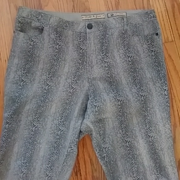 ❤Final Sale* reptile print Skinny Jeans size 18!! - Picture 2 of 4